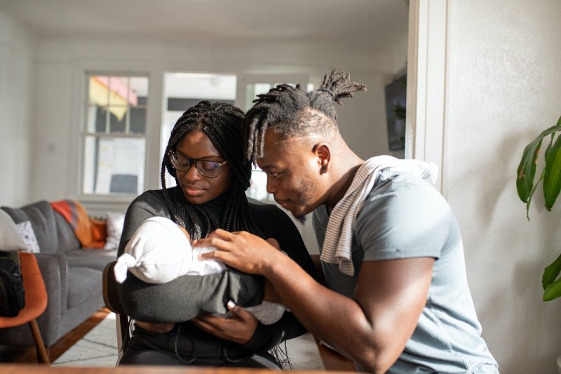 Estudio confirma que el mejor calmante para un bebé son los abrazos de mamá