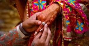 Su novia perdió la vida minutos antes de la boda, así que este novio se casó con la hermana