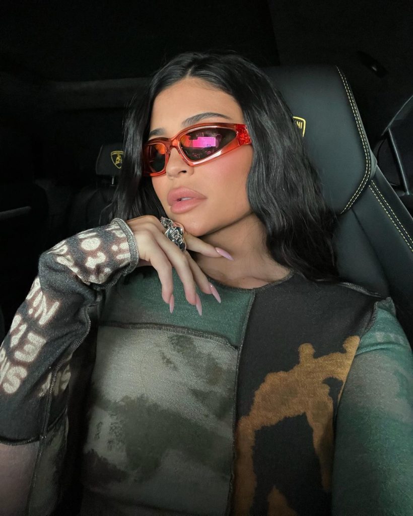 "¿Vamos en el tuyo o en el mío?": Kylie Jenner desató críticas tras usar su jet privado para un viaje de pocos minutos