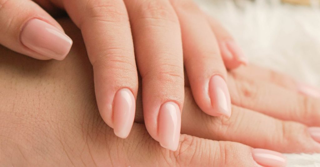 Sin limar y no tenerlas hidratadas: Evita estos errores para tener las uñas más sanas y cuidadas