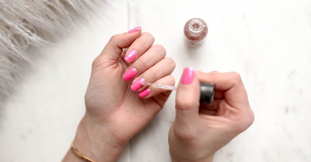 Sin limar y no tenerlas hidratadas: Evita estos errores para tener las uñas más sanas y cuidadas