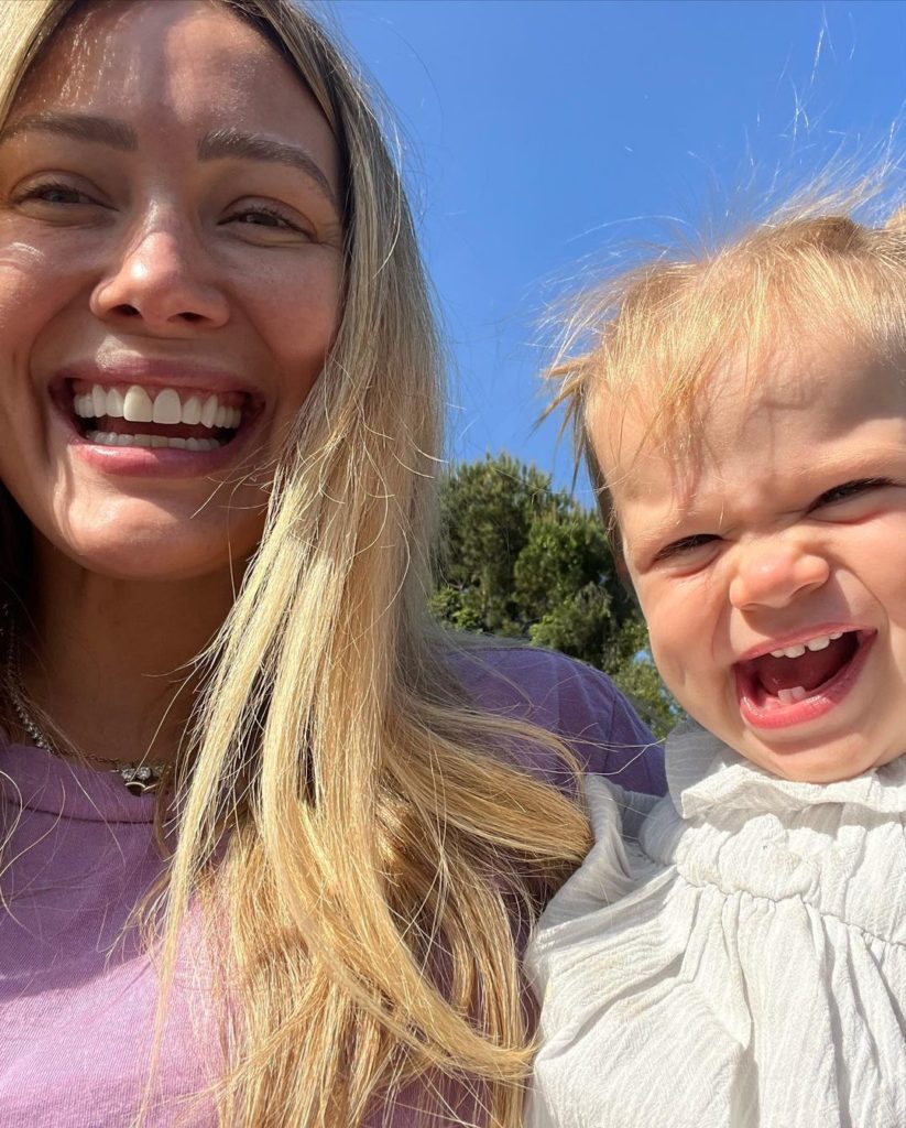 Hilary Duff lamenta no poder atender a su hija durante su enfermedad: “Estoy aquí sintiendo pena por mí”
